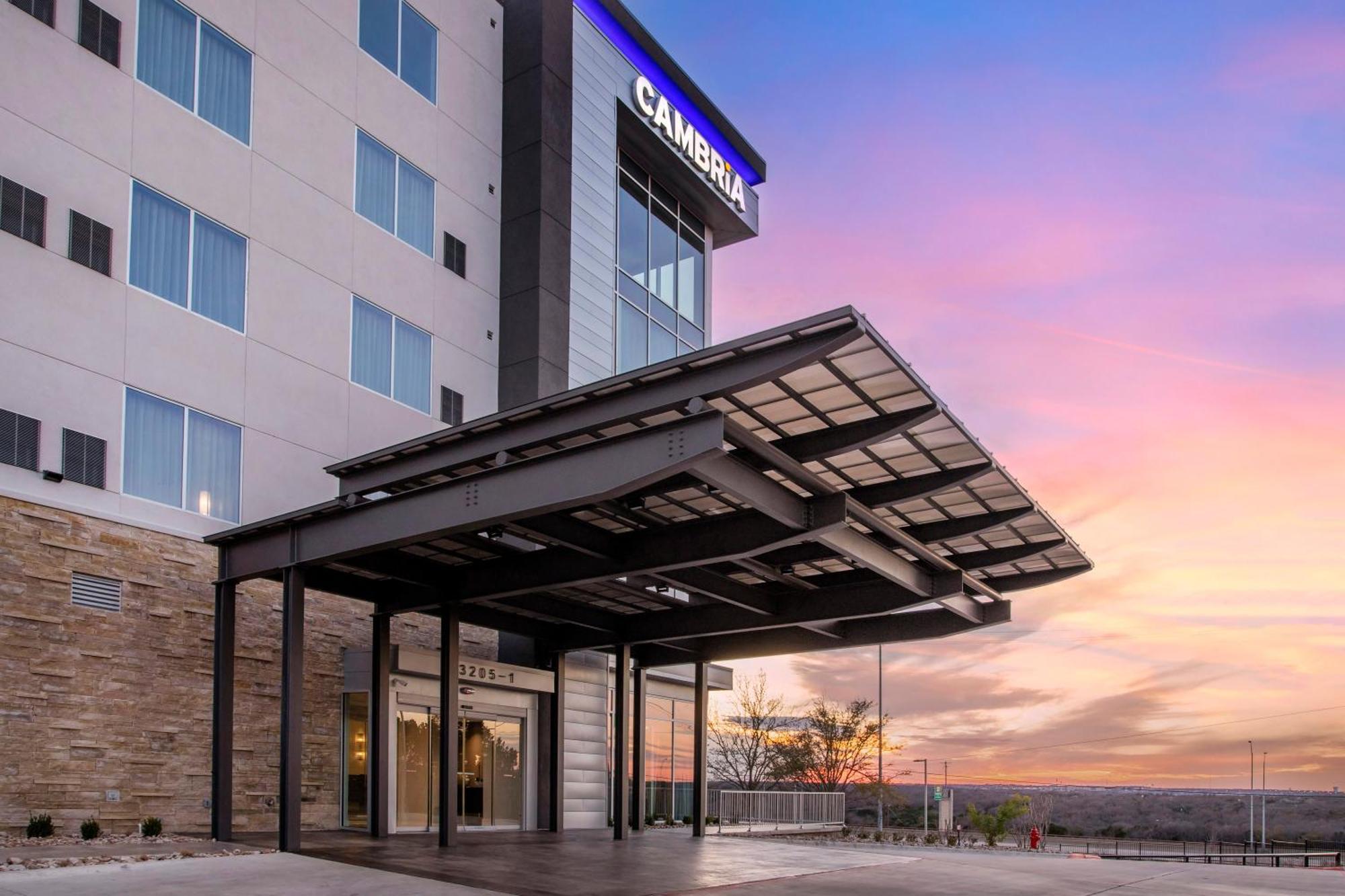 Cambria Hotel Austin Uptown Near The Domain Exterior photo