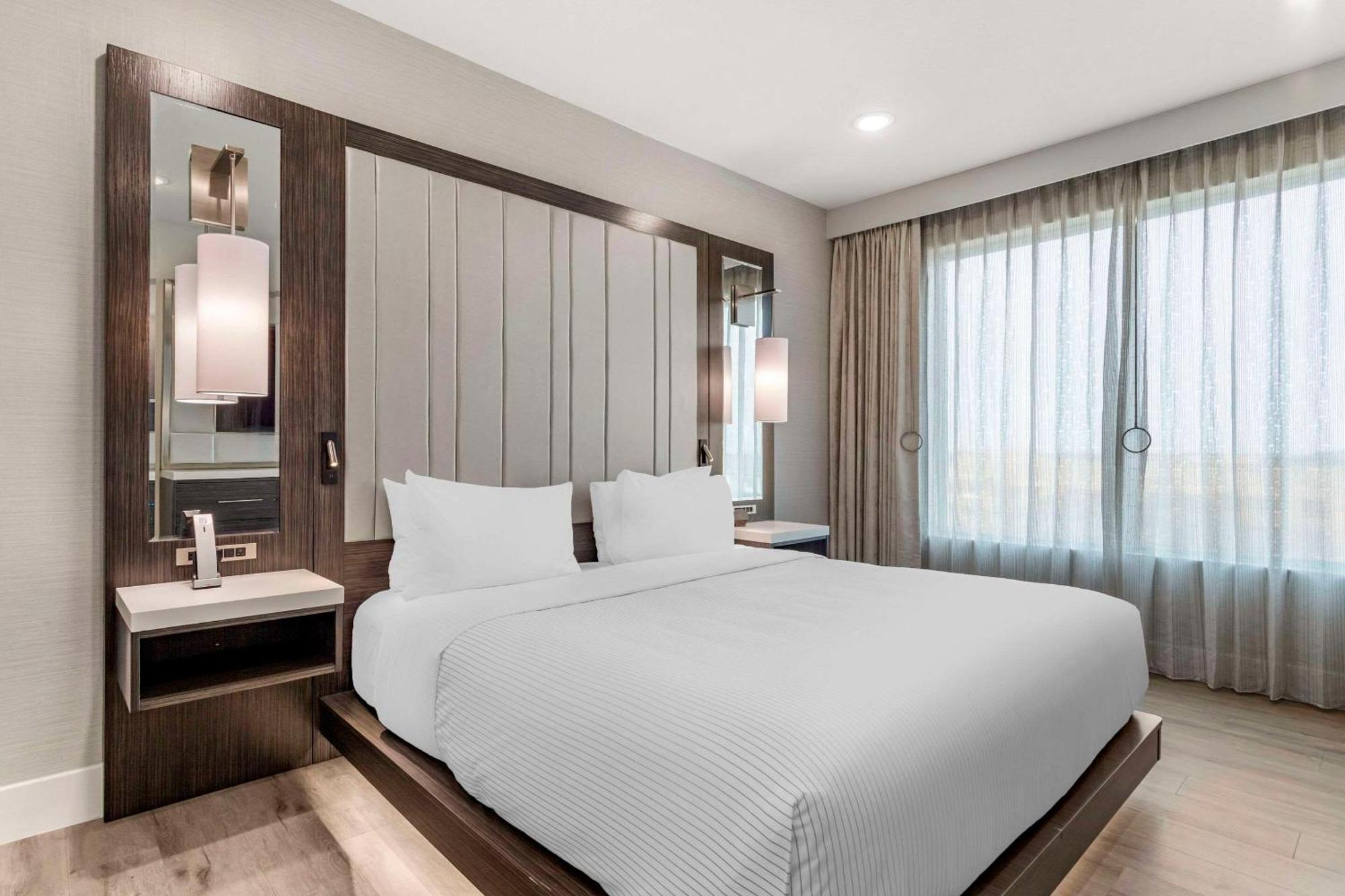 Cambria Hotel Austin Uptown Near The Domain Exterior photo